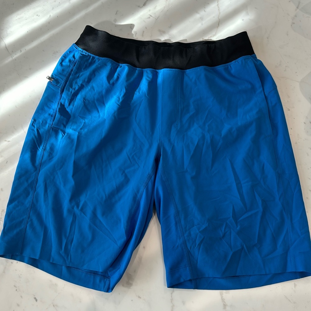 Never worn Lululemon men THE SHORT 10” inseam Color blue Size M linerless